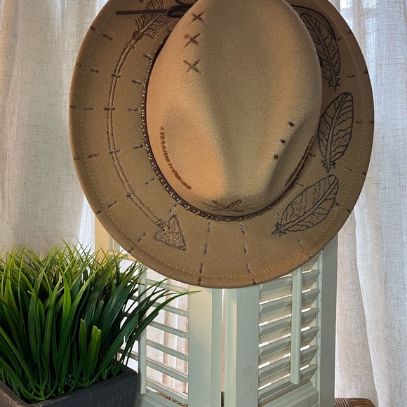 Hand burned vegan felt hat - Picture 4 of 4